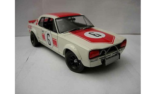 Nissan Skyline 2000 1/18 Kyosho gt-r kpgc10 #6 coche miniatura