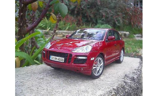 Porsche Cayenne GTS 1/18 Norev rojo coche miniatura