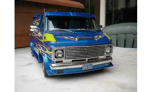 Chevrolet Van fourgon 1/18 Highway 61 1974 coche miniatura