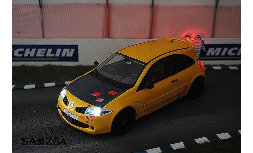 Renault Megane R26R 1/18 Ottomobile Jaune Sirius LED coche miniatura
