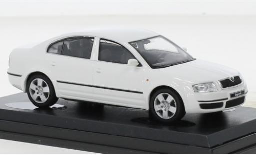 Coche miniatura Skoda Superb 1/43 Abrex blanche 2001 Skoda Superb 1/43 Abrex blanche 2001 coche miniatura