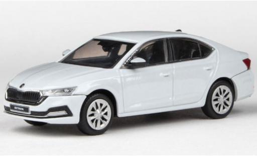 Coche miniatura Skoda Octavia 1/43 Abrex IV metalico blanco 2020 Skoda Octavia 1/43 Abrex IV metalico blanco 2020 coche miniatura