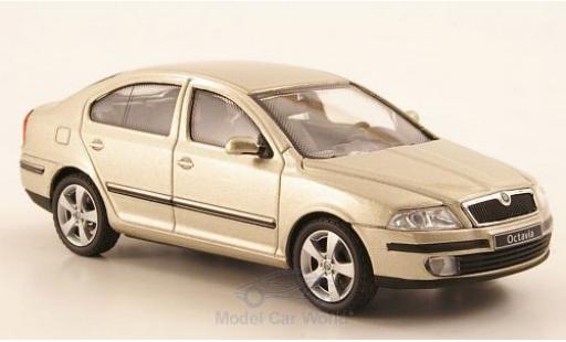 Skoda Octavia 1/43 Abrex metalico beige coche miniatura