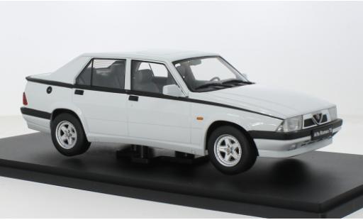 Coche miniatura Alfa Romeo 75 1/18 Triple 9 Collection weiss Triple 9 Coll 1:18 Alfa Romeo 75 1/18 Triple 9 Collection weiss Triple 9 Coll 1:18 coche miniatura