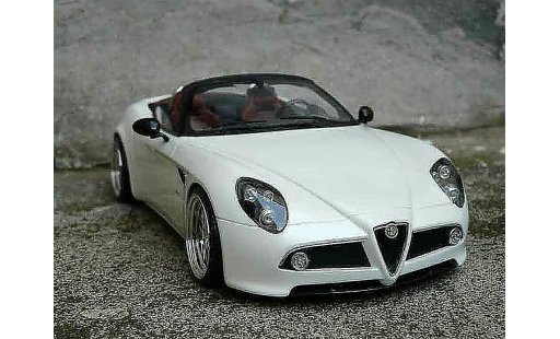 Alfa Romeo 8C competizione 1/18 MR Collection spider mr blanco jantes alu coche miniatura
