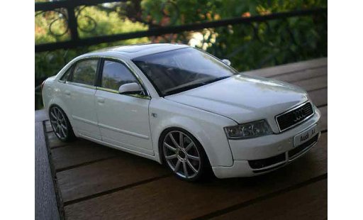 Audi A4 berline 1/18 Minichamps b6 s-line blanco jantes 19 pouces coche miniatura