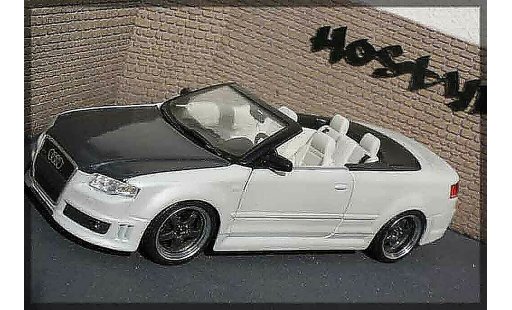 Audi RS4 cabriolet 1/18 Maisto carbon & white coche miniatura