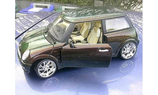 Mini One Base 1/18 Burago carat cameleon coche miniatura