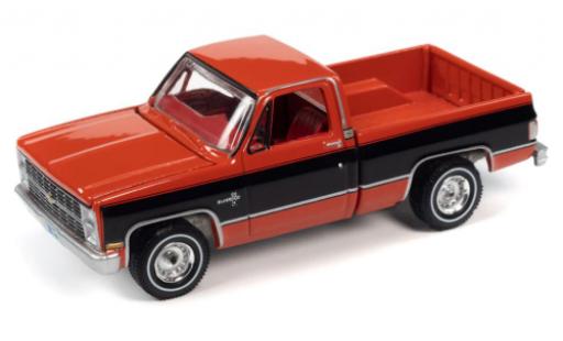 Chevrolet Silverado 1/64 Auto World 10 Fleetside rouge/negro 1984 coche miniatura