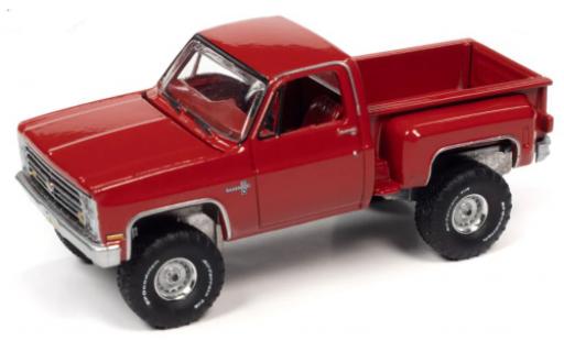 Chevrolet Silverado 1/64 Auto World K10 Stepside rouge 1986 coche miniatura