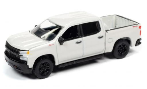 Coche miniatura Chevrolet Silverado 1/64 Auto World Z71 Douane Trail Boss metallise blanche 2019 Chevrolet Silverado 1/64 Auto World Z71 Douane Trail Boss metallise blanche 2019 coche miniatura