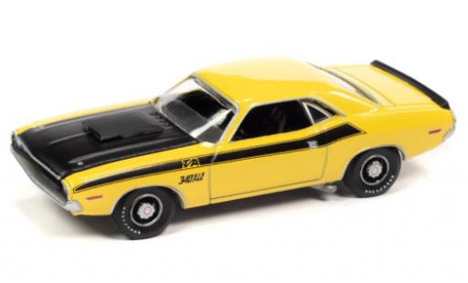 Dodge Challenger 1/64 Auto World T/A amarillo/negro 1970 coche miniatura