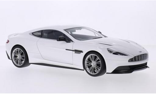 Coche miniatura Aston Martin Vanquish 1/18 AUTOart blanche RHD 2015 Aston Martin Vanquish 1/18 AUTOart blanche RHD 2015 coche miniatura