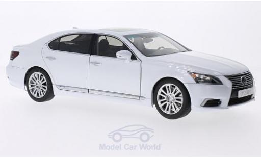 Coche miniatura Lexus LS 1/18 AUTOart 600hL metalico blanco 2013 Lexus LS 1/18 AUTOart 600hL metalico blanco 2013 coche miniatura