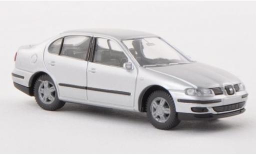 Seat Toledo 1/87 AWM II gris sans Vitrine coche miniatura