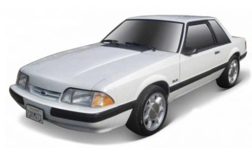 Coche miniatura Ford Mustang 1/64 Burago LX blanche 1988 Ford Mustang 1/64 Burago LX blanche 1988 coche miniatura