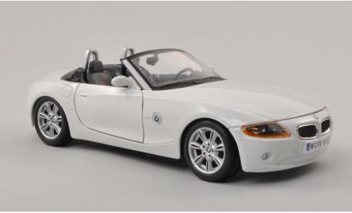 Bmw Z4 1/24 Burago blanco coche miniatura