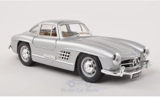 Mercedes 300 SL 1/24 Burago SL (W198) gris 1954 coche miniatura