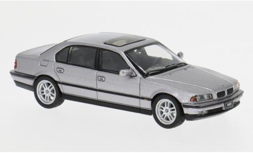 Bmw 750 1/64 Mini GT iL (E38) silber 1:64 coche miniatura