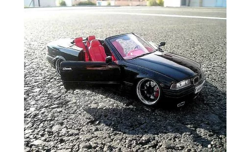 Bmw 325 Cabriolet 1/18 Maisto E36 negro interieur cuir rojo jantes negros bords chromes coche miniatura