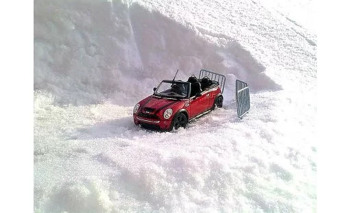 Mini Cabriolet S 1/18 Burago rojo coche miniatura