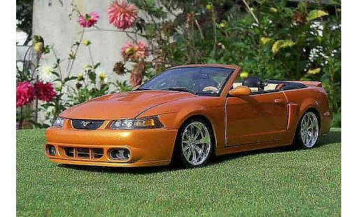 Ford Mustang 2003 1/18 Ut Models svt cabriolet naranja juice coche miniatura