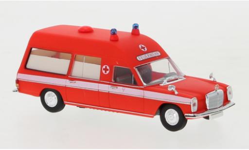 Coche miniatura Mercedes /8 1/87 Brekina KTW Berufsfeuerwehr Frankfurt 1970 2. Version Ambulanzwagen Mercedes /8 1/87 Brekina KTW Berufsfeuerwehr Frankfurt 1970 2. Version Ambulanzwagen coche miniatura