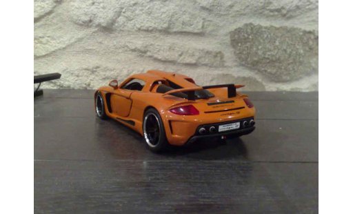 Gemballa Mirage GT 1/18 Maisto naranja coche miniatura