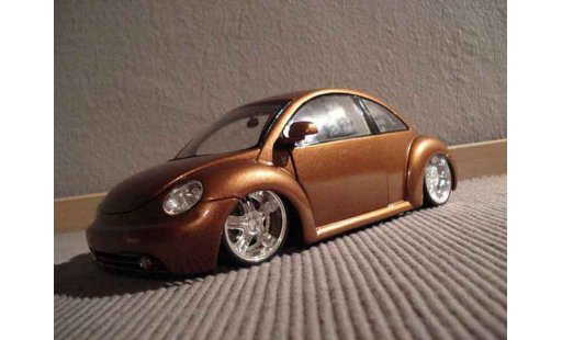 Volkswagen New Beetle Base 1/18 Maisto lv up coche miniatura