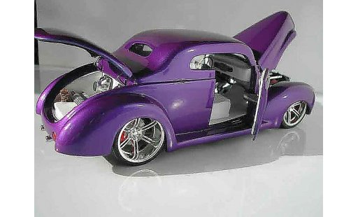 Ford 1940 Hot Rod 1/18 Universal Hobbies  coche miniatura