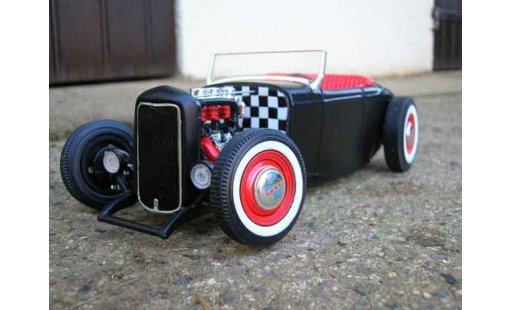 Ford 1932 Hot Rod 1/18 Ertl noir rojo coche miniatura