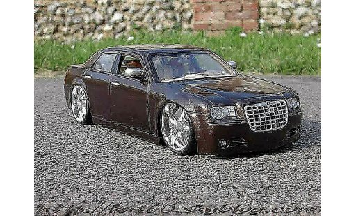 Chrysler 300C special edition 1/18 Maisto show car louis vuitton coche miniatura