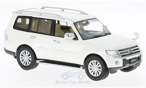 Coche miniatura Mitsubishi Pajero 1/43 First 43 Models 4WD metalico blanco RHD 2010 Mitsubishi Pajero 1/43 First 43 Models 4WD metalico blanco RHD 2010 coche miniatura