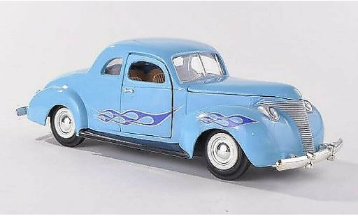 Ford Custom Berline 1/24 Motormax azul con Flammendekor 1949 coche miniatura