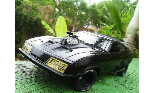 Mad Max ROAD WARRIOR INTERCEPTOR Interceptor 1/18 Autoart falcon 1973 coche miniatura