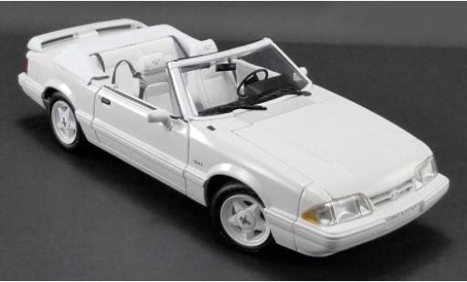 Coche miniatura Ford Mustang 1/18 GMP LX 5.0L Convertible Feature Car blanco 1993 Softtop liegt bei Ford Mustang 1/18 GMP LX 5.0L Convertible Feature Car blanco 1993 Softtop liegt bei coche miniatura