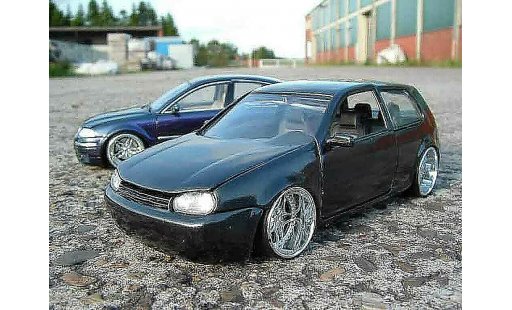 Volkswagen Golf GTI 1/18 Revell negro jantes chromees coche miniatura