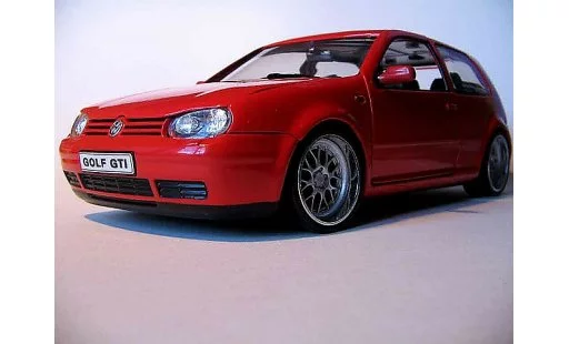 Volkswagen Golf GTI 1/18 Revell rojo jantes bords larges coche miniatura