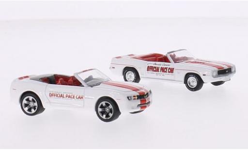 Chevrolet Camaro 1/64 Greenlight 2er-Set: Indianapolis 500 Pace Cars blanco/rojo 1969 Convertible & 2011 Convertible coche miniatura