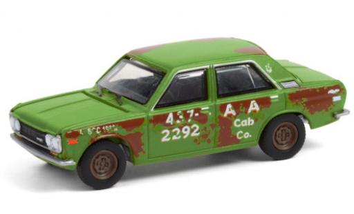 Datsun 510 1/64 Greenlight A&A Cab Co. 1970 4-Door Sedan avec traces de vieilissement coche miniatura
