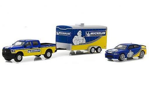Dodge RAM 1/64 Greenlight Ram 2500 Michelin 2017 with Charger SRT Hellcat and Enclosed Car Hauler coche miniatura