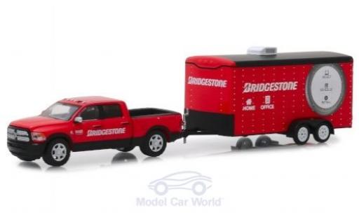 Coche miniatura Dodge RAM 1/64 Greenlight Ram rojo Bridgestone 2017 mit Anhänger Dodge RAM 1/64 Greenlight Ram rojo Bridgestone 2017 mit Anhänger coche miniatura