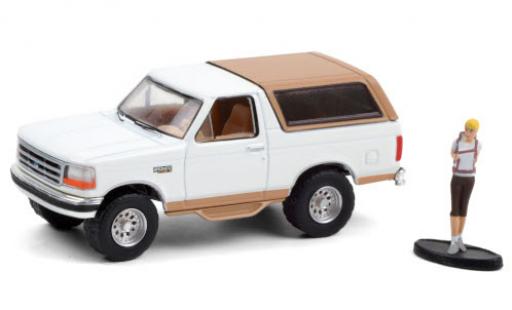 Coche miniatura Ford Bronco 1/64 Greenlight Eddie Bauer blanco/matt-beige 1996 avec figurine Ford Bronco 1/64 Greenlight Eddie Bauer blanco/matt-beige 1996 avec figurine coche miniatura