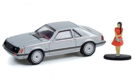 Ford Mustang 1/64 Greenlight Ghia gris 1979 mit Figur coche miniatura