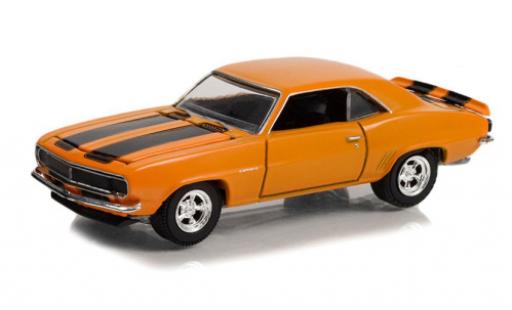 Chevrolet Camaro 1/64 Greenlight RS naranja/negro Counting Cars 1967 coche miniatura