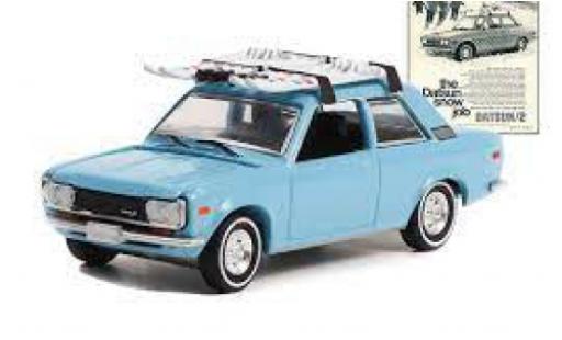 Datsun 510 1/64 Greenlight azul clair 1970 coche miniatura