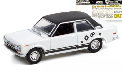 Datsun 510 1/64 Greenlight blanco/negro 1969 coche miniatura