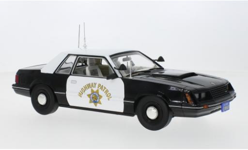 Ford Mustang 1/18 Greenlight SSP California autoroute Patrol 1982 coche miniatura