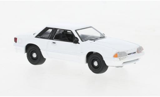 Ford Mustang 1/64 Greenlight SSP blanco 1987 coche miniatura