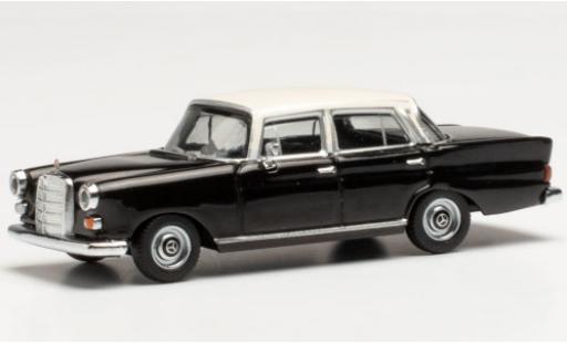 Coche miniatura Mercedes 200 1/87 Herpa (W110) negro/blanco Mercedes 200 1/87 Herpa (W110) negro/blanco coche miniatura
